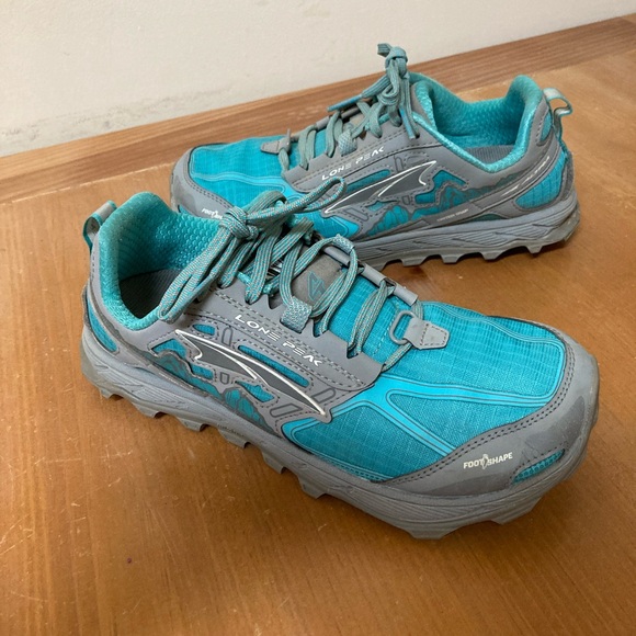 Altra Shoes - Altra Women's Lone Peak Hiking Shoes